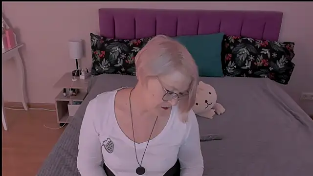 Snapshot of sabrinamacmarren chatting on March 8, 2025, 5:17 am sabrinamacmarren online show from March 8, 2025, 5:17 am