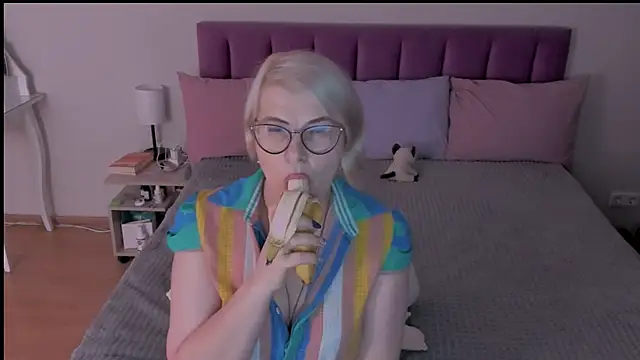 Snapshot of sabrinamacmarren chatting on March 14, 2025, 6:39 pm sabrinamacmarren online show from March 14, 2025, 6:39 pm