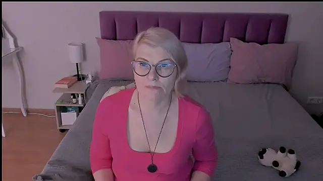 Snapshot of sabrinamacmarren chatting on March 18, 2025, 7:42 pm sabrinamacmarren online show from March 18, 2025, 7:42 pm