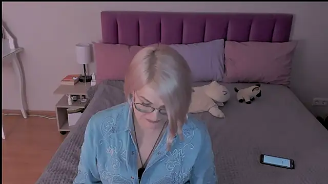 Snapshot of sabrinamacmarren chatting on March 21, 2025, 11:01 pm sabrinamacmarren online show from March 21, 2025, 11:01 pm