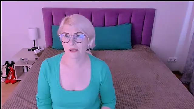 Snapshot of sabrinamacmarren chatting on September 13, 2025, 2:39 pm sabrinamacmarren online show from September 13, 2025, 2:39 pm