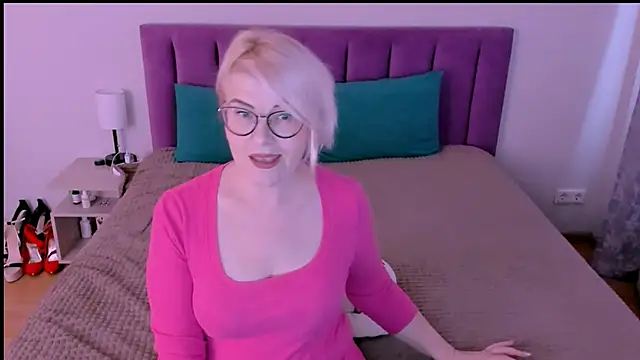 sabrinamacmarren online show from September 21, 2025, 3:02 pm