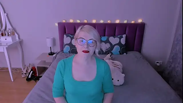 sabrinamacmarren online show from February 10, 2026, 3:49 pm