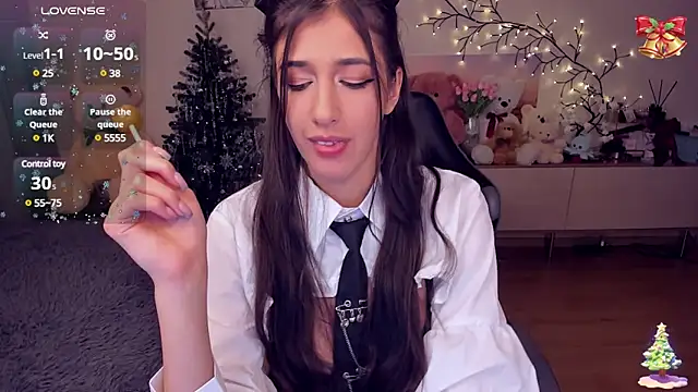 Snapshot of MiaSilkX chatting on December 17, 2024, 6:09 pm MiaSilkX online show from December 17, 2024, 6:09 pm