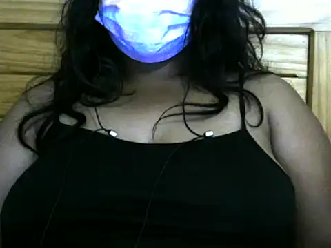 Snapshot of Artinah22 chatting on January 14, 2025, 7:32 pm Artinah22 online show from January 14, 2025, 7:32 pm