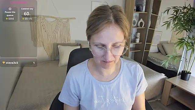 Snapshot of Paris_Cherry chatting on September 21, 2025, 7:48 pm Paris Cherry online show from September 21, 2025, 7:48 pm