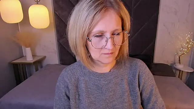 Snapshot of Paris_Cherry chatting on September 29, 2025, 7:51 pm Paris Cherry online show from September 29, 2025, 7:51 pm