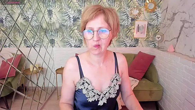 Snapshot of Paris_Cherry chatting on May 31, 2026, 6:09 pm Paris Cherry online show from May 31, 2026, 6:09 pm
