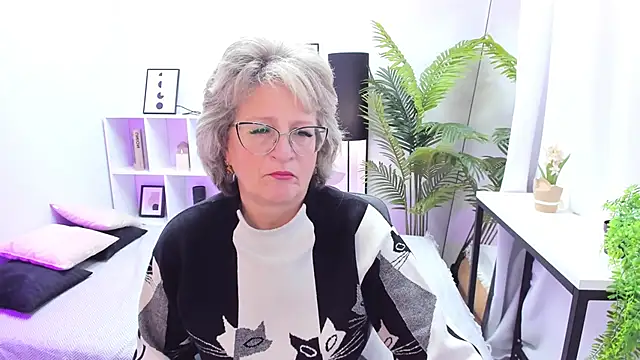 Snapshot of EvelynJoyful chatting on October 24, 2025, 5:15 am EvelynJoyful online show from October 24, 2025, 5:15 am