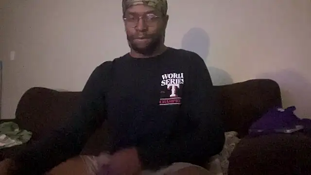 Snapshot of daloyhasabigdick chatting on February 24, 2026, 9:40 am daloyhasabigdick online show from February 24, 2026, 9:40 am