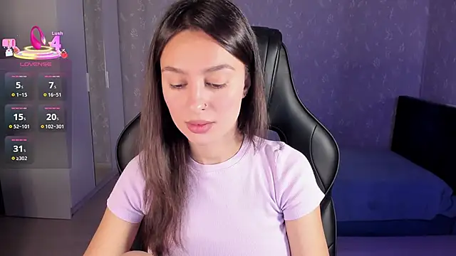 Snapshot of EllaFresh chatting on October 18, 2025, 11:16 pm EllaFresh online show from October 18, 2025, 11:16 pm