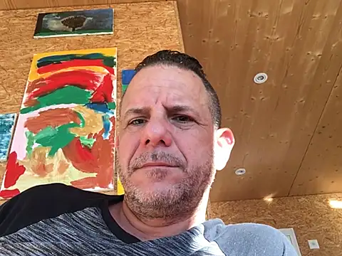 Snapshot of maxymloli chatting on December 15, 2024, 9:24 am maxymloli online show from December 15, 2024, 9:24 am