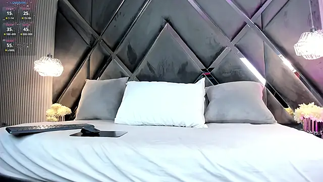 Snapshot of myax_evans chatting on February 28, 2026, 11:44 am myax evans online show from February 28, 2026, 11:44 am