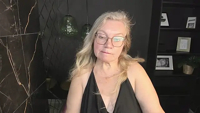 NataliMellow online show from October 8, 2025, 1:20 pm