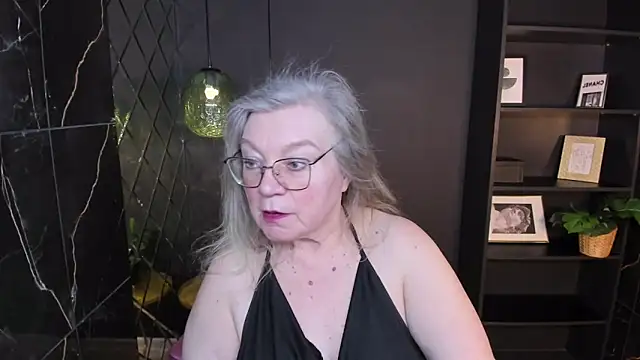 NataliMellow online show from February 10, 2026, 1:04 pm