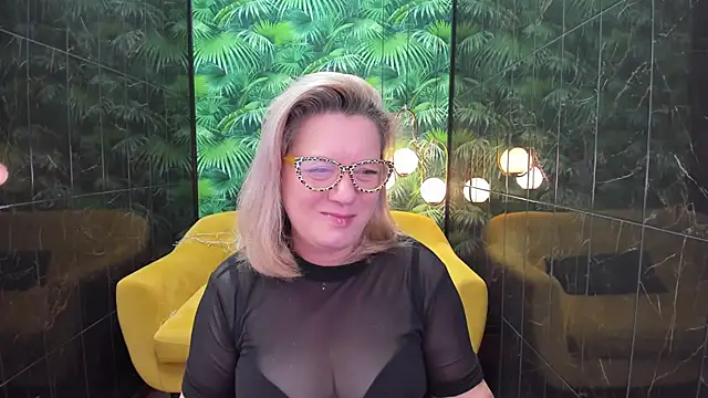 Snapshot of LeaPure chatting on January 2, 2025, 5:14 am LeaPure online show from January 2, 2025, 5:14 am