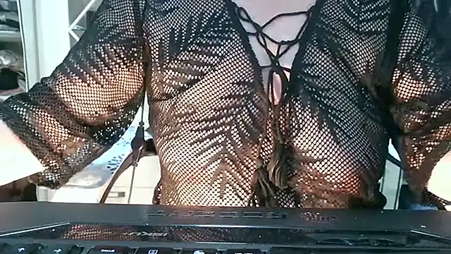 Snapshot of heidi60 chatting on November 23, 2025, 9:42 am heidi60 online show from November 23, 2025, 9:42 am