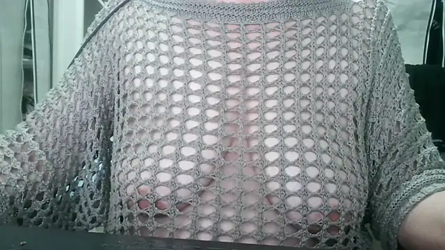 Snapshot of heidi60 chatting on December 5, 2025, 8:34 am heidi60 online show from December 5, 2025, 8:34 am