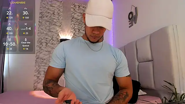 Snapshot of CRAZYBOYLOVE chatting on October 15, 2025, 1:44 pm CRAZYBOYLOVE online show from October 15, 2025, 1:44 pm