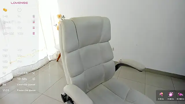 Snapshot of renata_t_ chatting on September 19, 2025, 11:22 am renata t online show from September 19, 2025, 11:22 am