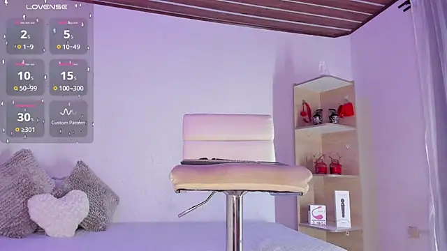 Snapshot of anastasia_bee chatting on November 3, 2025, 1:23 pm anastasia bee online show from November 3, 2025, 1:23 pm