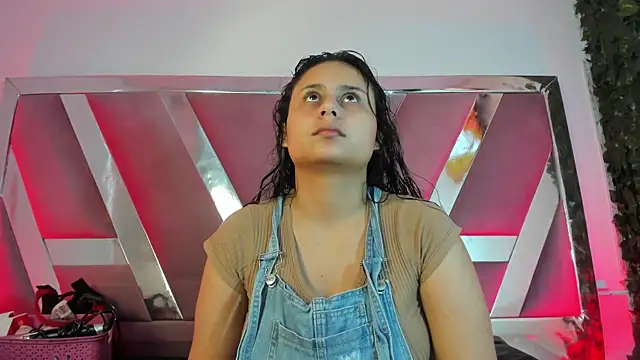 AbbyTaylorr online show from November 12, 2025, 9:14 pm