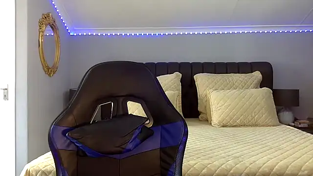 BOOTYBANGER24xx online show from November 14, 2025, 8:35 am