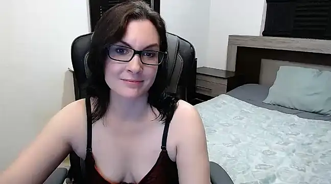 Snapshot of DesreRose chatting on December 10, 2024, 2:38 am DesreRose online show from December 10, 2024, 2:38 am