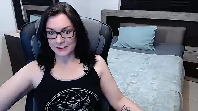 Snapshot of DesreRose chatting on January 21, 2025, 12:04 am DesreRose online show from January 21, 2025, 12:04 am