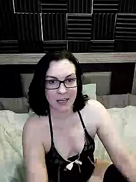 Snapshot of DesreRose chatting on September 13, 2025, 12:21 am DesreRose online show from September 13, 2025, 12:21 am