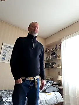 Snapshot of Perv10 chatting on November 26, 2025, 9:32 am Perv10 online show from November 26, 2025, 9:32 am