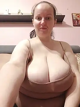 BustyLadyAlma online show from July 17, 2026, 7:37 am