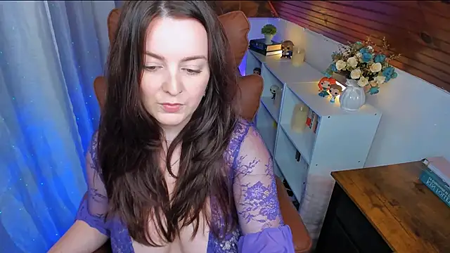 Snapshot of ErinMarshall chatting on September 18, 2025, 3:03 pm ErinMarshall online show from September 18, 2025, 3:03 pm