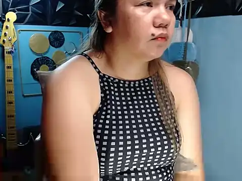 ambersmile online show from April 5, 2026, 9:12 pm