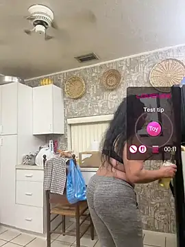 PichyPrettyPussy online show from May 20, 2026, 2:45 pm