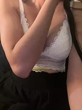 Snapshot of Cute_crystal chatting on December 9, 2024, 10:41 pm Cute crystal online show from December 9, 2024, 10:41 pm