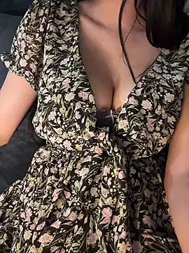 Snapshot of Cute_crystal chatting on February 4, 2025, 8:24 am Cute crystal online show from February 4, 2025, 8:24 am