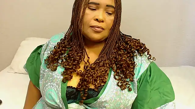 Snapshot of zandile chatting on October 3, 2025, 12:13 pm zandile online show from October 3, 2025, 12:13 pm