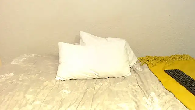 Snapshot of zandile chatting on October 19, 2025, 4:51 pm zandile online show from October 19, 2025, 4:51 pm