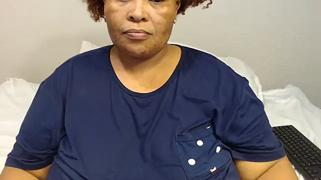 Snapshot of zandile chatting on November 16, 2025, 8:14 pm zandile online show from November 16, 2025, 8:14 pm