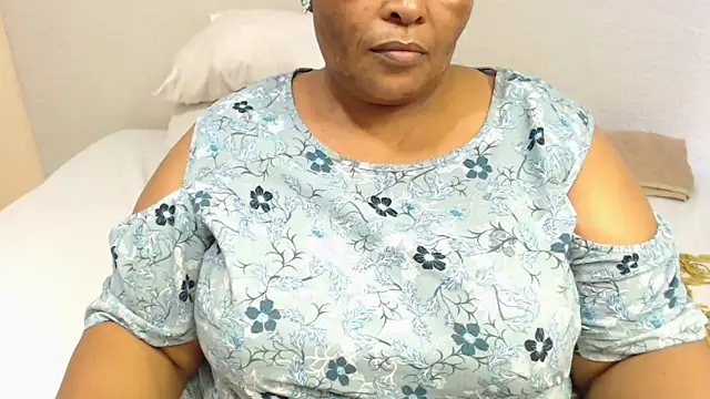 Snapshot of zandile chatting on December 16, 2025, 12:43 pm zandile online show from December 16, 2025, 12:43 pm