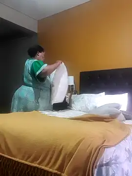 Snapshot of zandile chatting on February 28, 2026, 2:29 pm zandile online show from February 28, 2026, 2:29 pm