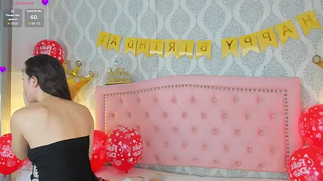 Princsgirl  online show from April 10, 2026, 7:18 pm