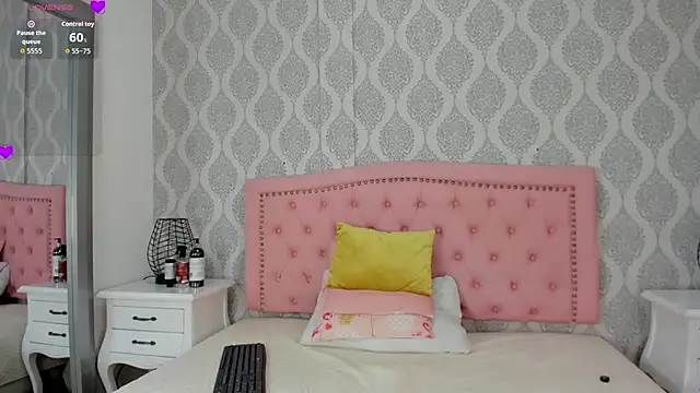 Princsgirl  online show from April 15, 2026, 7:43 pm