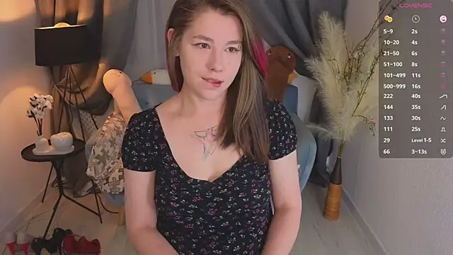 Snapshot of Mira_Falls chatting on September 25, 2025, 5:33 am Mira Falls online show from September 25, 2025, 5:33 am