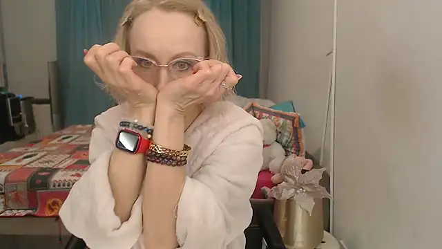 LuxuryNika online show from March 6, 2026, 3:19 pm