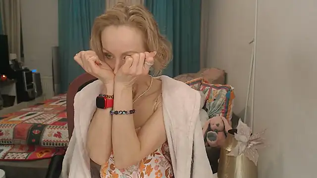 LuxuryNika online show from April 6, 2026, 12:50 pm