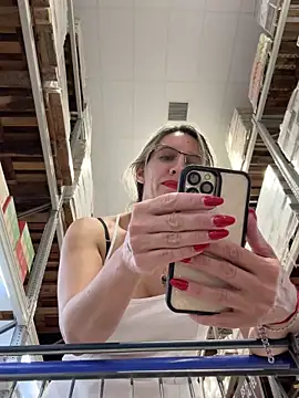 Snapshot of Gatitacarlita chatting on December 28, 2024, 6:29 pm Gatitacarlita online show from December 28, 2024, 6:29 pm