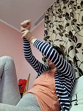 Snapshot of IsabelleCraft chatting on March 6, 2025, 7:03 am IsabelleCraft online show from March 6, 2025, 7:03 am