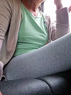 Snapshot of IsabelleCraft chatting on September 12, 2025, 8:36 am IsabelleCraft online show from September 12, 2025, 8:36 am